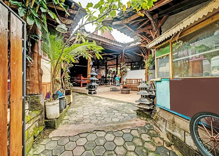 Spot On 91916 Joglo Doyong Homestay Syariah Yogyakarta